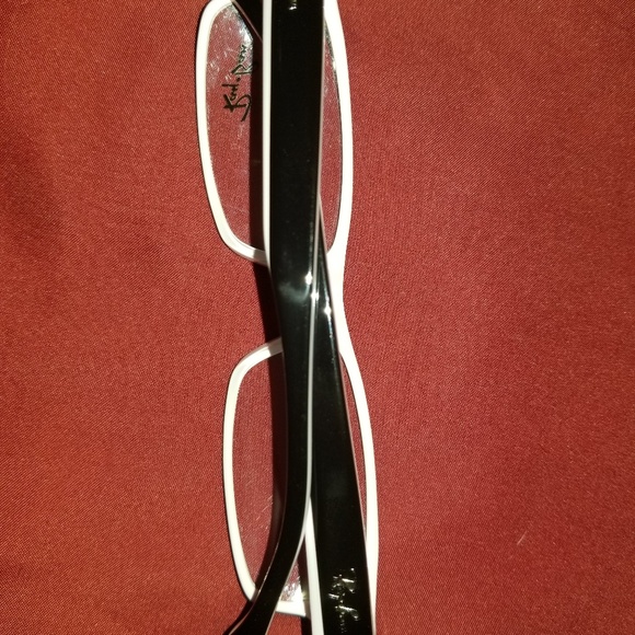 Glasses - Picture 3 of 5